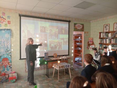 ведущий рассказывает о профессии